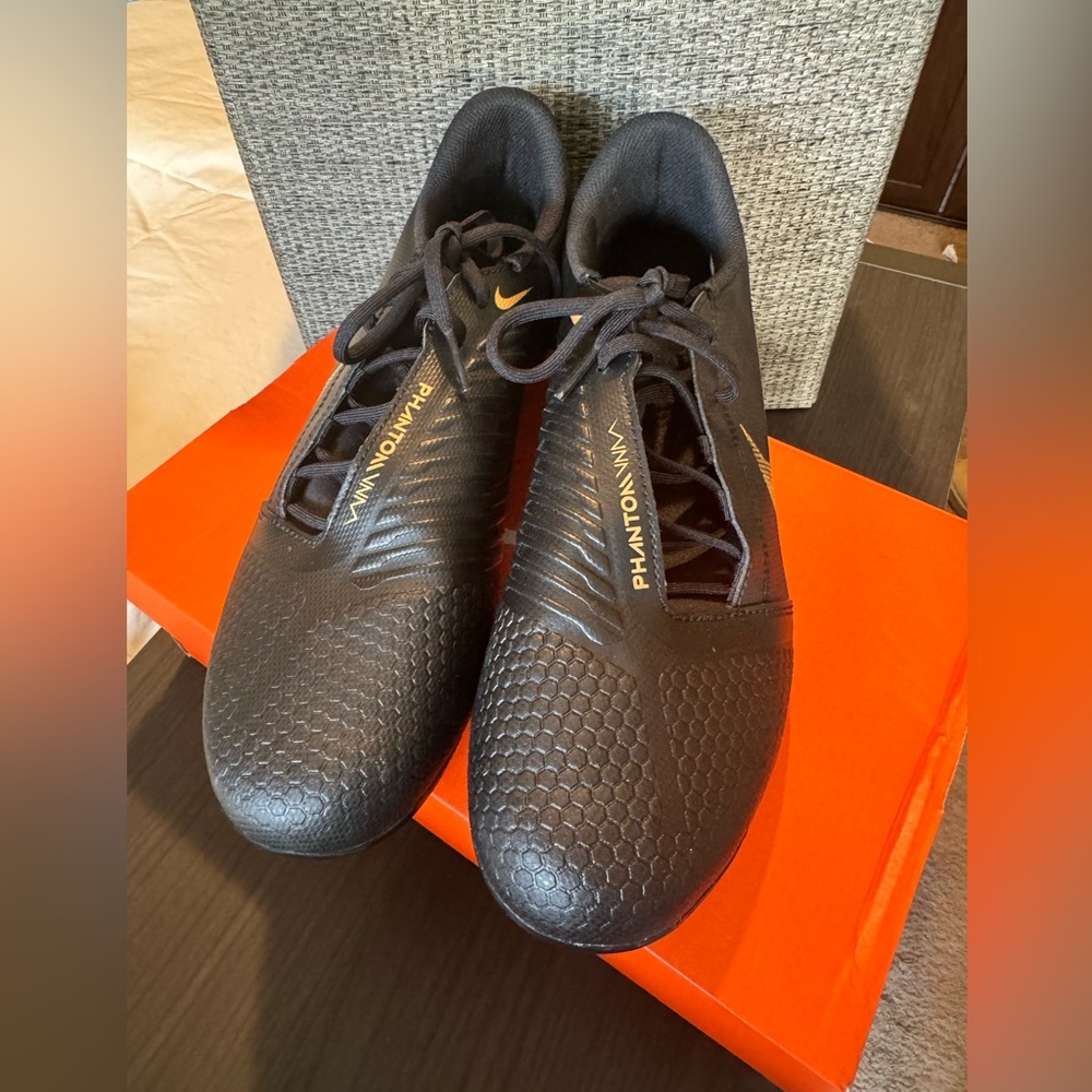 Men’s Nike Phantom Venom Club Soccer Cleats